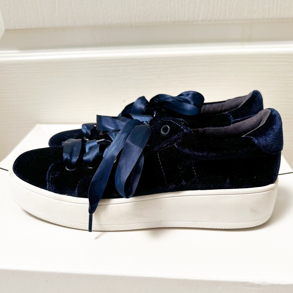 Steve Madden Bertie Navy Velvet Platform Sneaker Size 7.5
